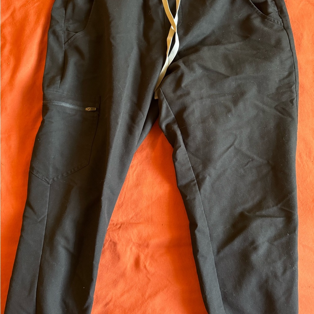 M/T black figs joggers